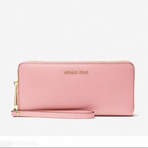 MICHAEL MICHAEL KORS
Pink Jet Set Travel Saffiano Leather Zip Wallet